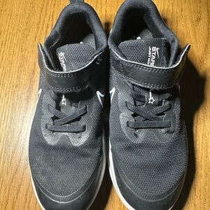 Nike Kids Black and White Hook-and-Loop Sneakers